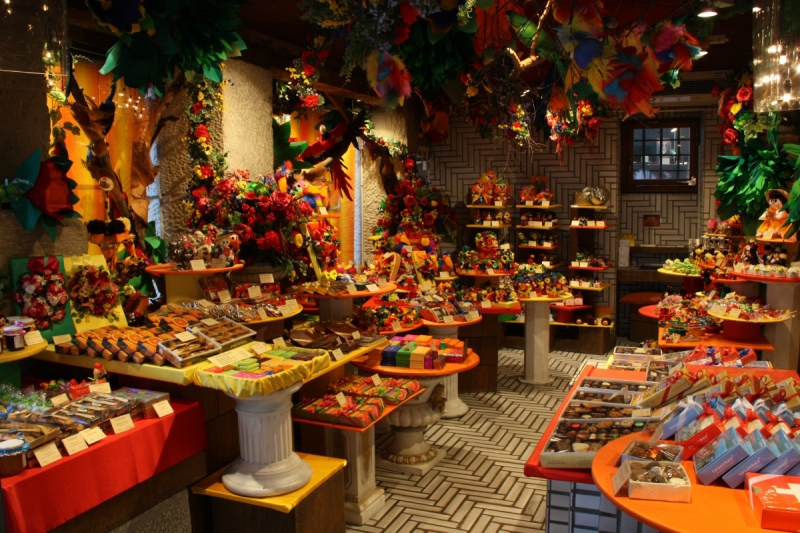 vente-UTELLE-min_candy_store_chocolate_shop_chocolate_switzerland-393515